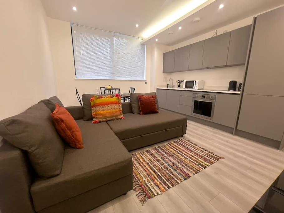 Lovely 2 Double Bedroom Flat With Free Parking - At The Atrium Mk Milton Keynes Buitenkant foto