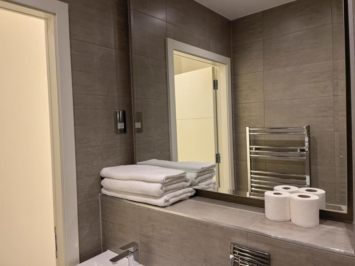 Lovely 2 Double Bedroom Flat With Free Parking - At The Atrium Mk Milton Keynes Buitenkant foto