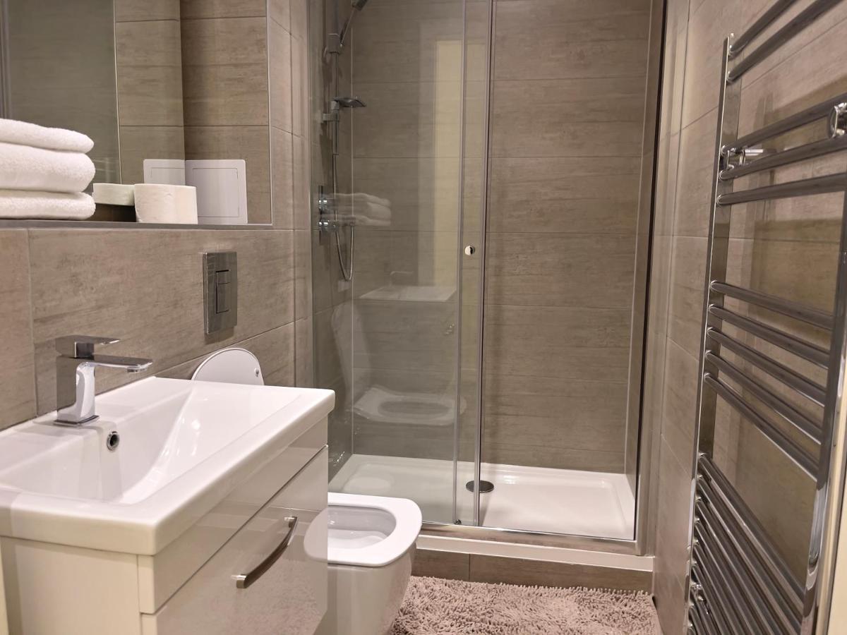 Lovely 2 Double Bedroom Flat With Free Parking - At The Atrium Mk Milton Keynes Buitenkant foto