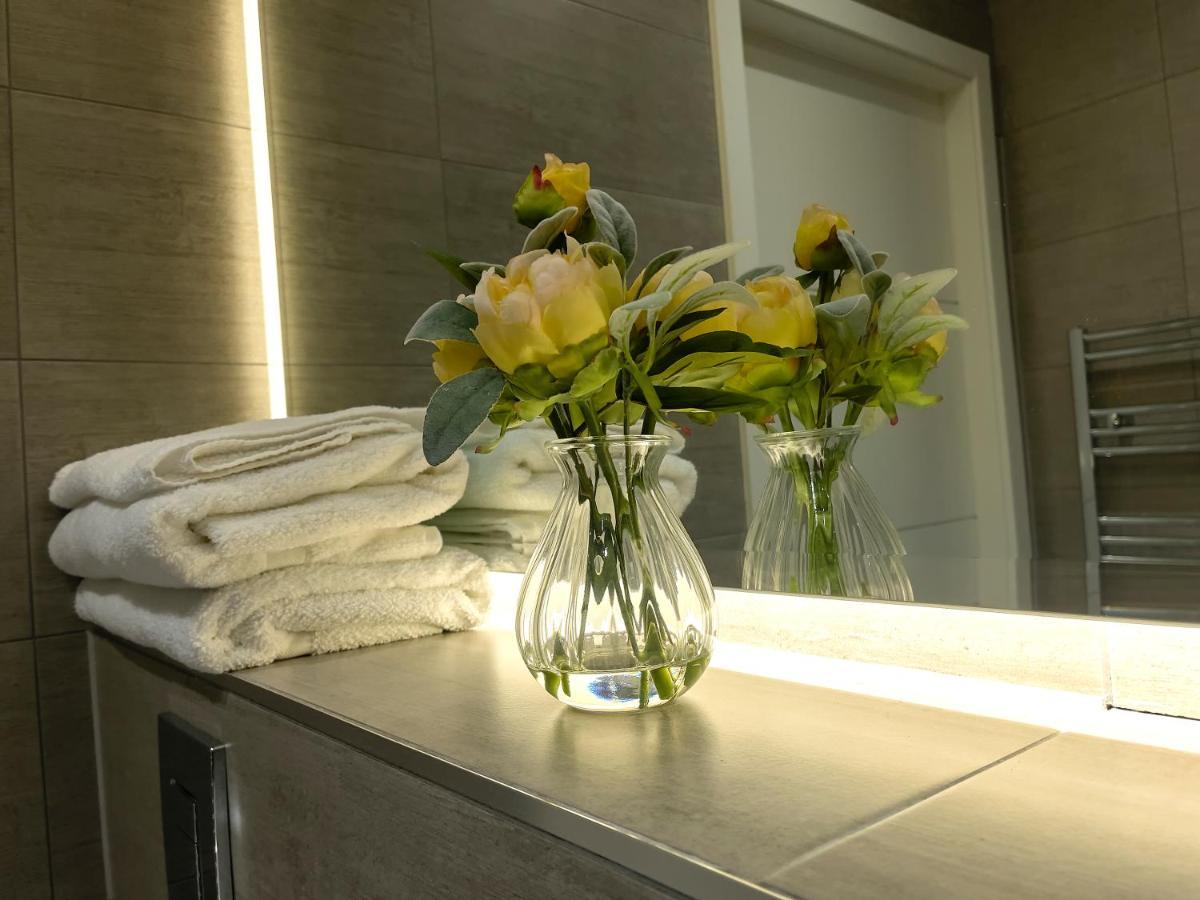 Lovely 2 Double Bedroom Flat With Free Parking - At The Atrium Mk Milton Keynes Buitenkant foto