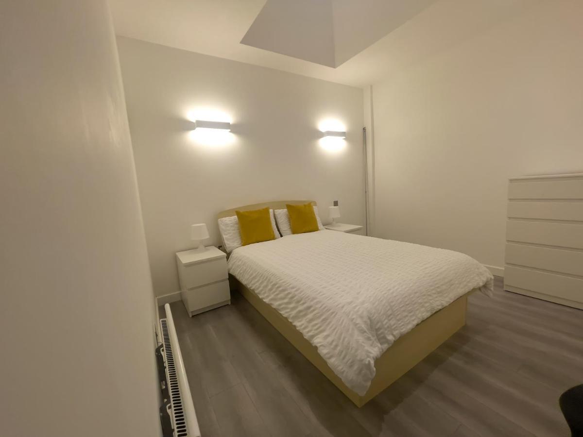 Lovely 2 Double Bedroom Flat With Free Parking - At The Atrium Mk Milton Keynes Buitenkant foto