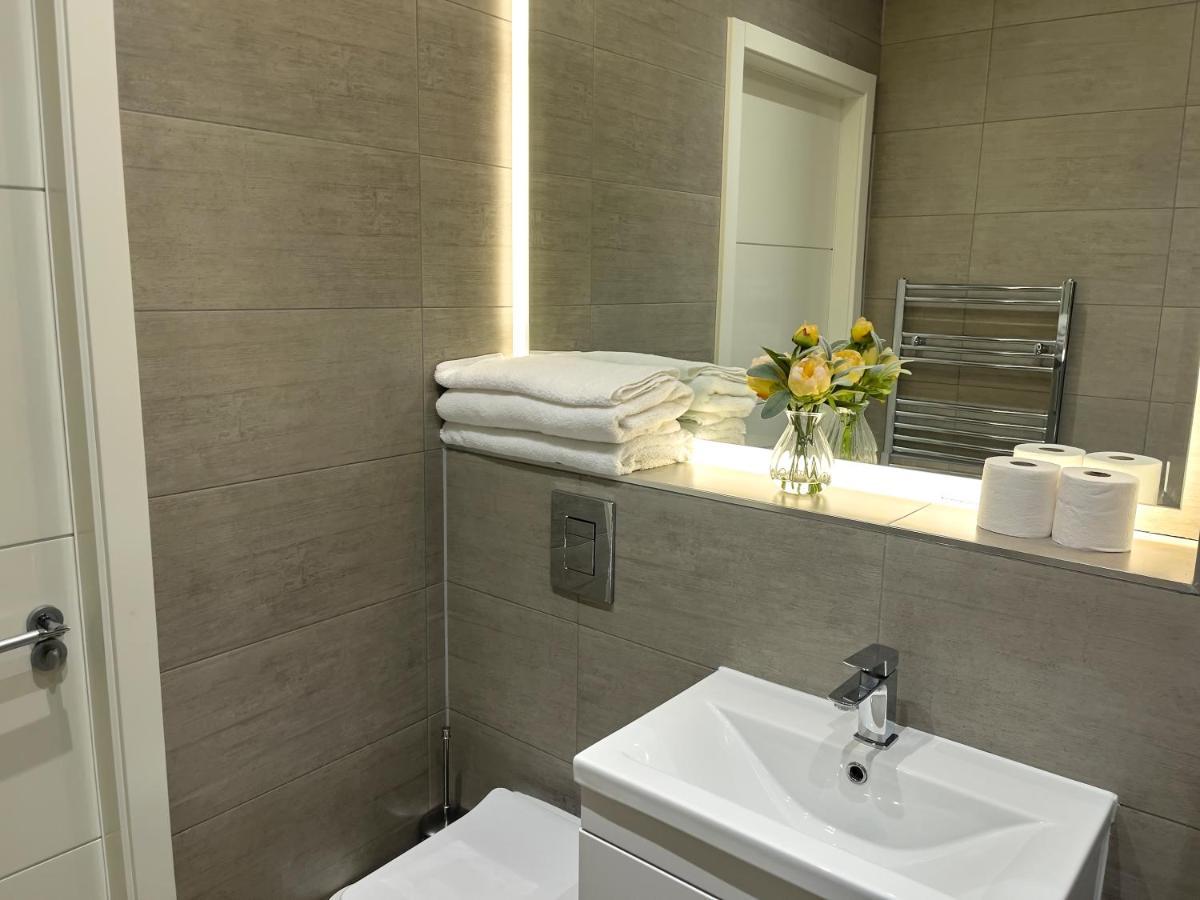 Lovely 2 Double Bedroom Flat With Free Parking - At The Atrium Mk Milton Keynes Buitenkant foto